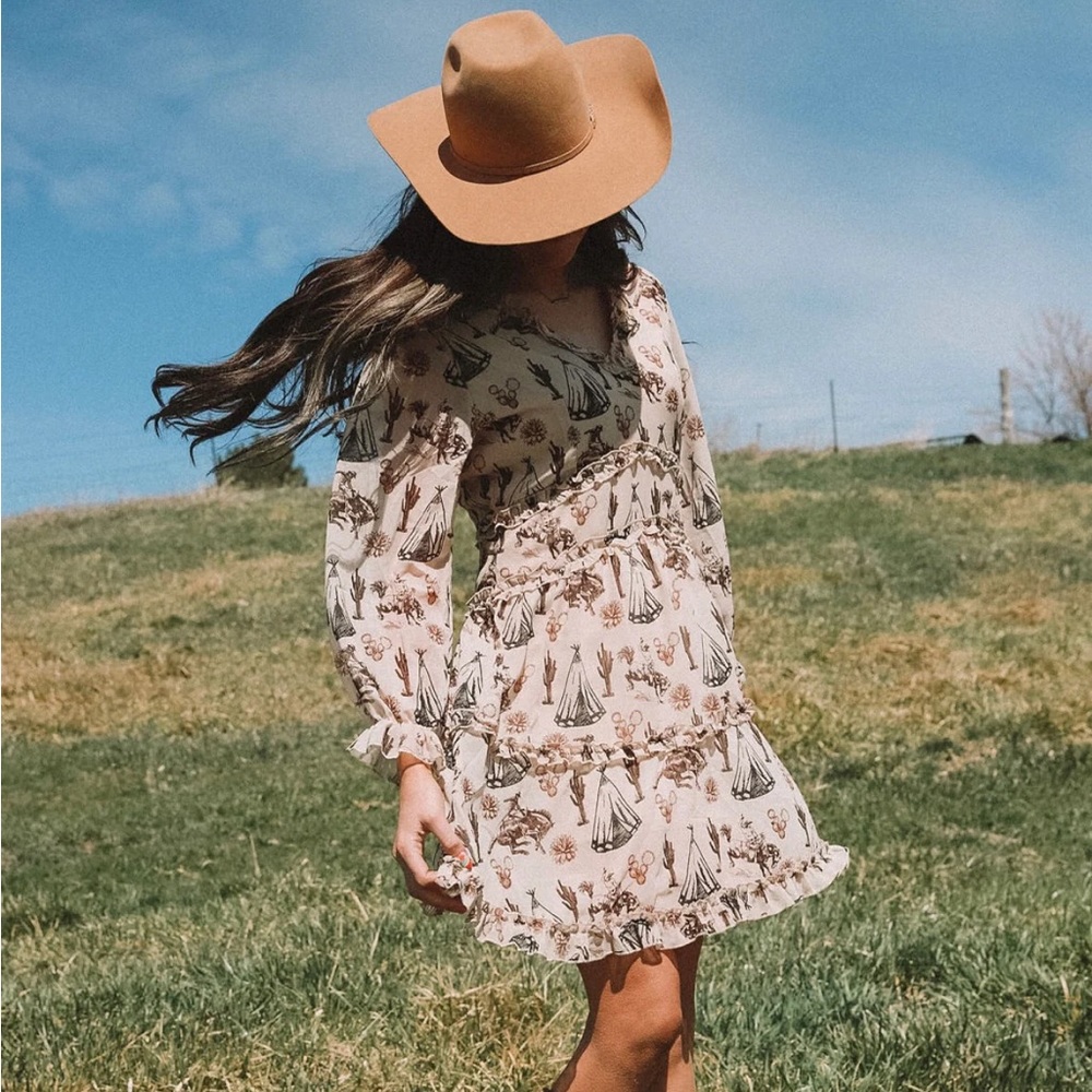 The Boone from Oneway rancher. Size Large fits more of a medium. Never worn NWT